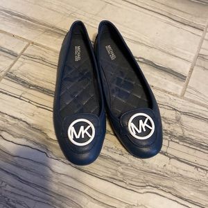 michael kors navy blue size 6 never worm